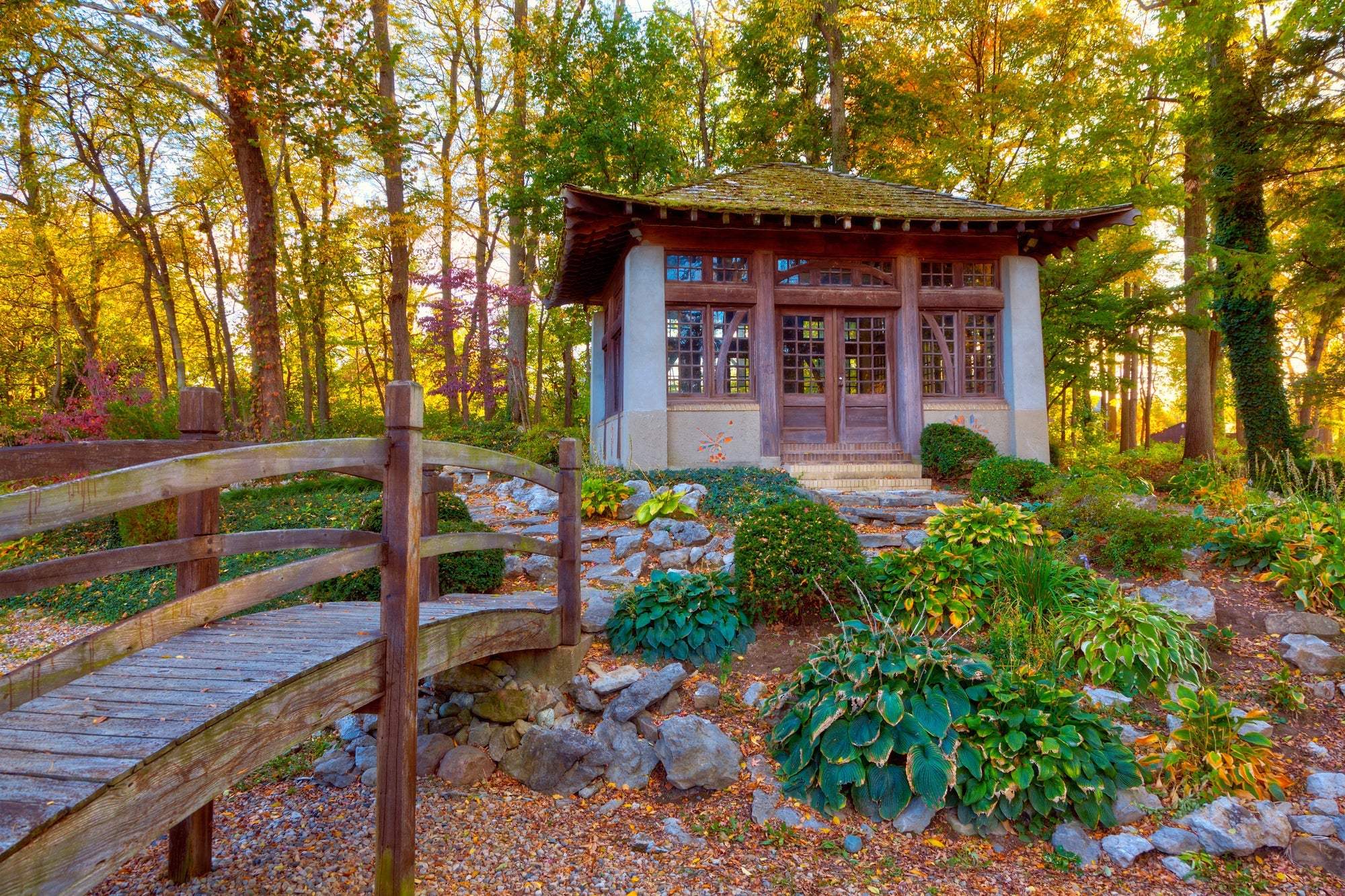 Japanischen Garten gestalten: Ästhetik & Zen-Gartengestaltung im asiatischen Stil