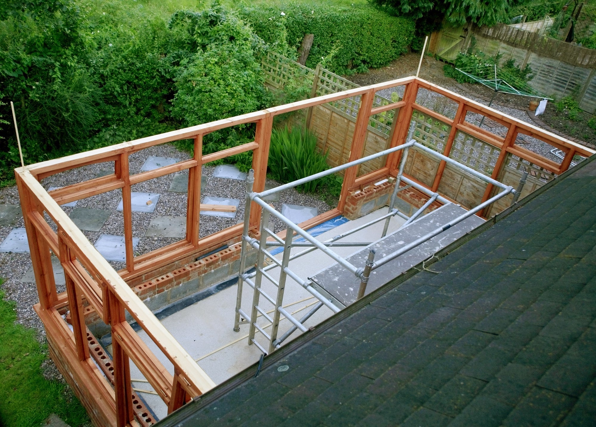 Wintergarten und Solargewächshaus: Planung, Materialien und Raumgestaltung für eine moderne Villa