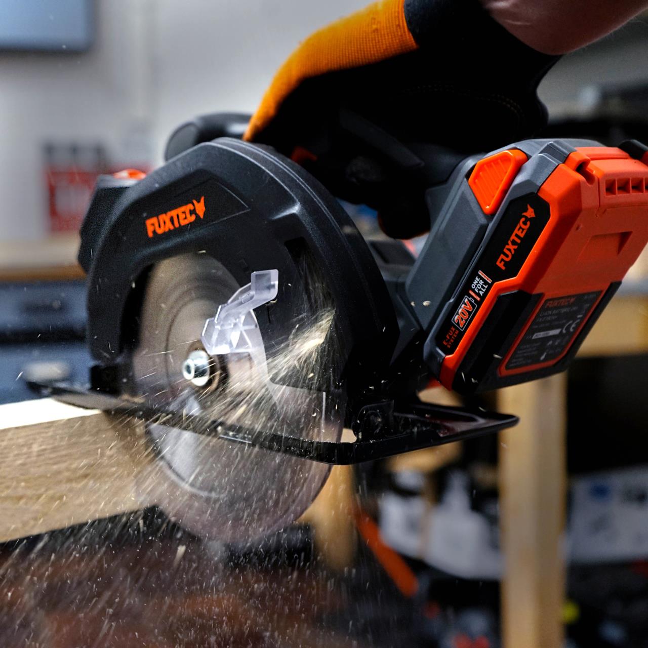 B-WARE FUXTEC 20V Akku Handkreissäge FX-E1CS20 SET mit 1 x Akku 4Ah, 1 x Ladegerät 1A