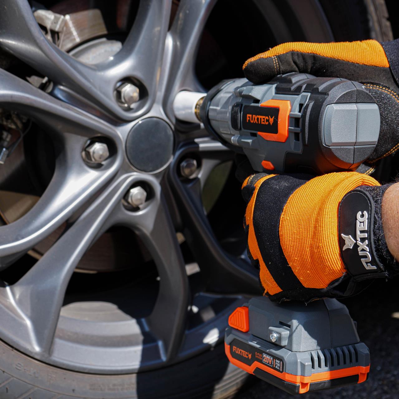 B-WARE FUXTEC 20V Akku Schlagschrauber FX-E1IW20 SET mit 1 x Akku 4Ah, 1 x Ladegerät 1A